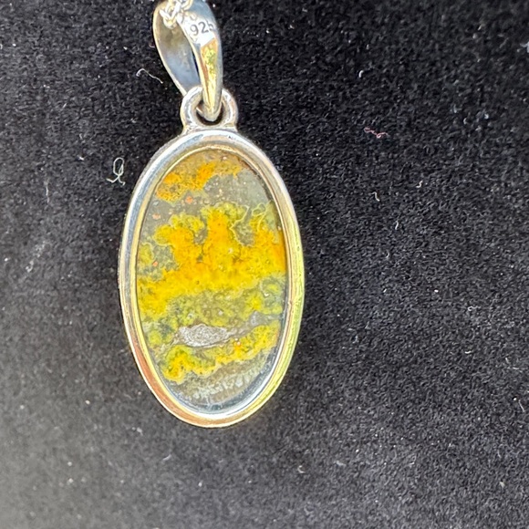 Elegant 925 Silver Bumblebee Jasper Pendant - Picture 4 of 6